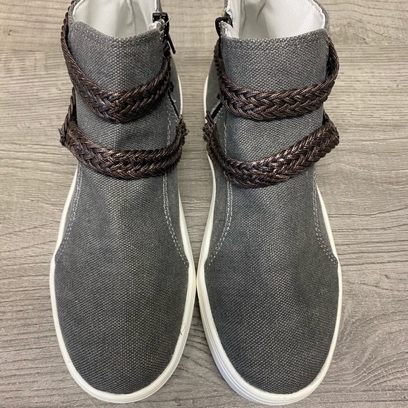 Comfy and modern casual shoes - Picture 1 of 4